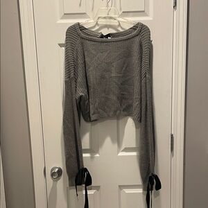 ROMWE Gray cropped Sweater with Black Ribbon Accents